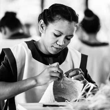 Artisan weaving raffia in Antananarivo